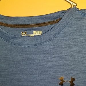 Mens small under armour shirt loose fit